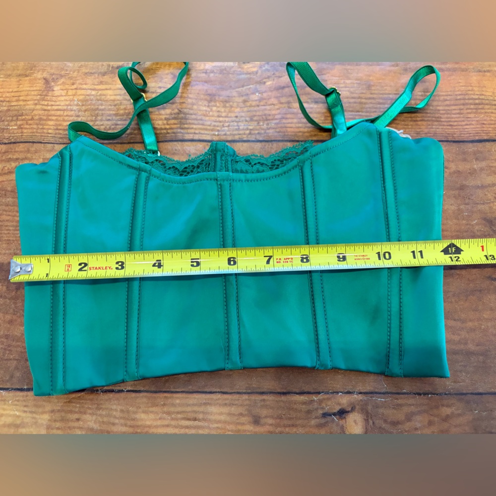 Meshki Emerald Lace Detail‎ Crop Top - Picture 5 of 7